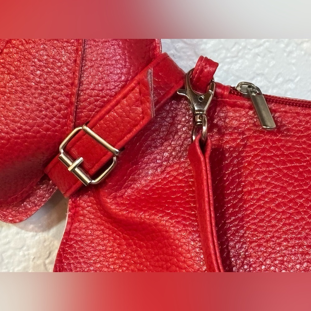 ONLY ONE: Playful Red Dog-Shaped Purse/Bag and Bag Charm/Keychain Made in Italy - Picture 2 of 16
